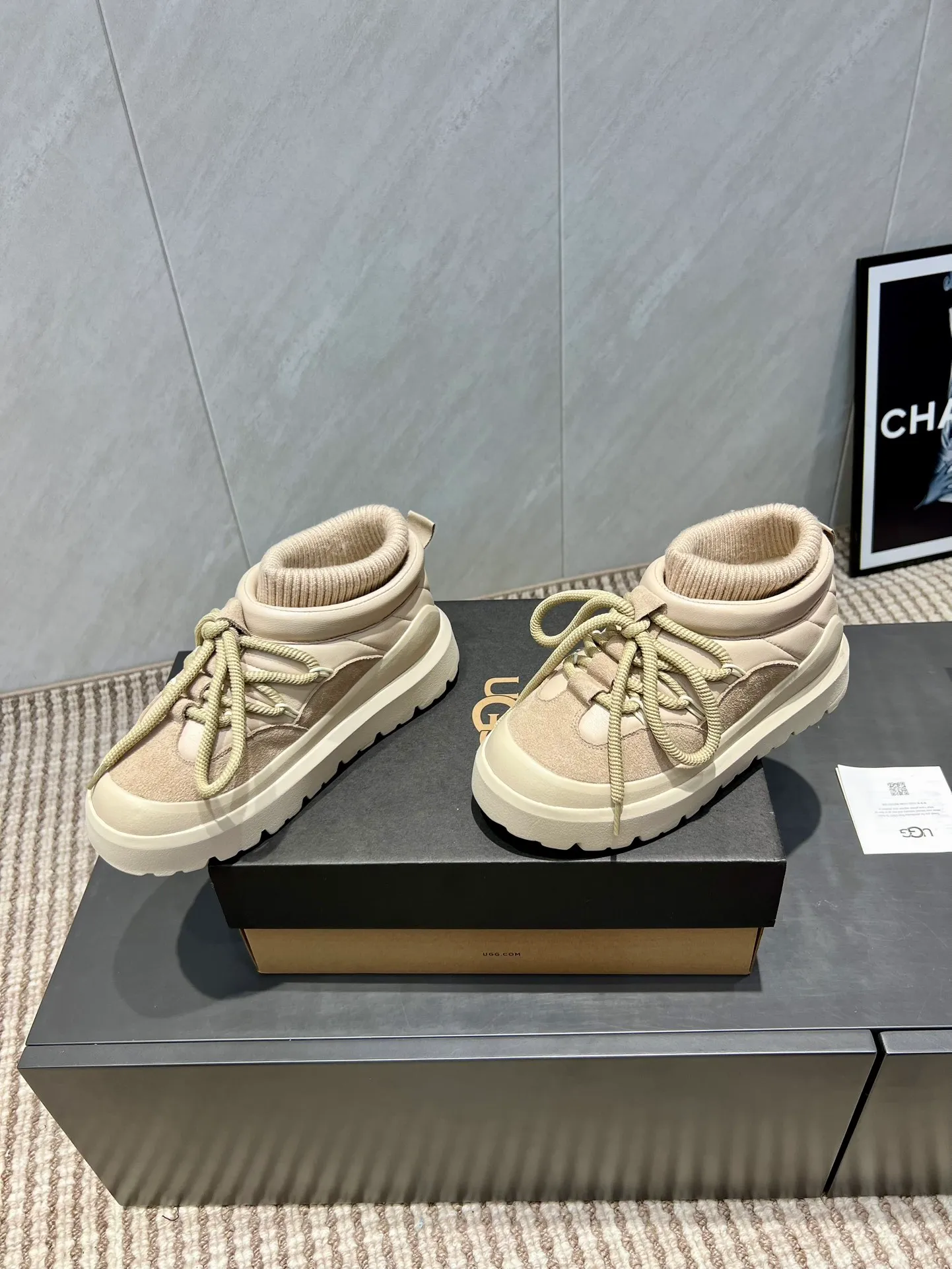 Factory: Couple P620💰 "Exclusive top version" UGG~25vs popular platform thick-soled casual shoes series... [Couple's thick-soled Maori casual shoes] A shoe that will not clash with shirts, simple partition design ➕ spotted outsole, silk curly upper, a must-have for autumn and winter, can be worn with any pants or skirt, very comfortable and good-looking... ❶Fabric: Original customized cow ➕ Sheepskin ❷Inner lining: original customized wool ❸Feet: original customized sheepskin ❹Outsole: original molded foam outsole ❺Number: 35-44 (Female 41. Male 45. Customized, non-returnable) ❻Packaging: Original full set of packaging ☀Color: Official website updated simultaneously